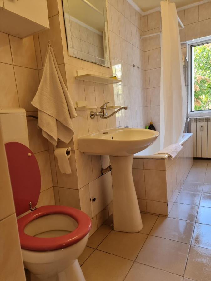 Charming And Intimate Getaway In Bucharest - Near Unirii Square Apartment Exterior photo