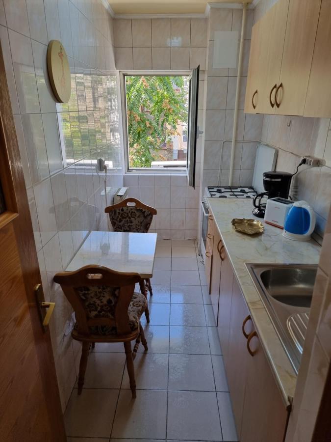 Charming And Intimate Getaway In Bucharest - Near Unirii Square Apartment Exterior photo